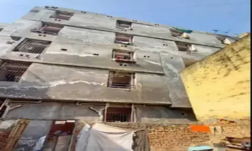 नोएडा से बड़ी खबर: मां ने 2 बेटियों को चौथी मंजिल से फेंका, फिर खुद भी लगाई छलांग! नोएडा से बड़ी खबर: मां ने 2 बेटियों को चौथी मंजिल से फेंका, फिर खुद भी लगाई छलांग!