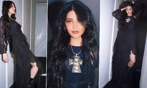 Shruti Haasan Sexy Videos: Shruti Haasan ने SEXY आउटफिट में मचाया धमाल Shruti Haasan Sexy Videos: Shruti Haasan ने SEXY आउटफिट में मचाया धमाल