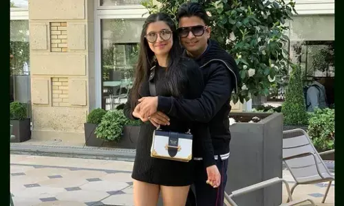 Divya Khosla: दिव्या खोसला ने अपने नाम से हटाया पति का सरनेम, T-series को भी किया अनफॉलो Divya Khosla: दिव्या खोसला ने अपने नाम से हटाया पति का सरनेम, T-series को भी किया अनफॉलो