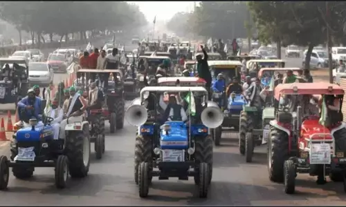 Farmers Protest: हरिद्वार से लेकर गाजीपुर बॉर्डर तक किसान एकसाथ, ट्रैक्टर मार्च के जरिए दिल्ली कूच, नोएडा में धारा 144 लागू Farmers Protest: हरिद्वार से लेकर गाजीपुर बॉर्डर तक किसान एकसाथ, ट्रैक्टर मार्च के जरिए दिल्ली कूच, नोएडा में धारा 144 लागू