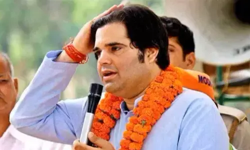 Varun Gandhi News: वरुण गांधी बदले-बदले नजर आए, पीएम की तारीफ, बीजेपी नेताओं संग किया मंच साझा Varun Gandhi News: वरुण गांधी बदले-बदले नजर आए, पीएम की तारीफ, बीजेपी नेताओं संग किया मंच साझा