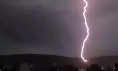 Rajasthan News Hindi: राजस्थान में आकाशीय बिजली गिरने से दंपति सहित तीन लोगों की मौत Rajasthan News Hindi: राजस्थान में आकाशीय बिजली गिरने से दंपति सहित तीन लोगों की मौत