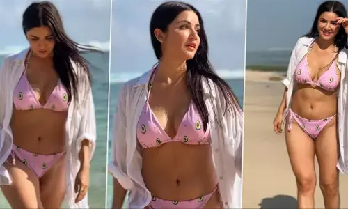 Amy Aela Sexy Videos: Amy Aela ने सेक्सी बिकनी पहन गिराई बिजली, हॉटनेस ने बढ़ाया सोशल मीडिया का तापमान Amy Aela Sexy Videos: Amy Aela ने सेक्सी बिकनी पहन गिराई बिजली, हॉटनेस ने बढ़ाया सोशल मीडिया का तापमान