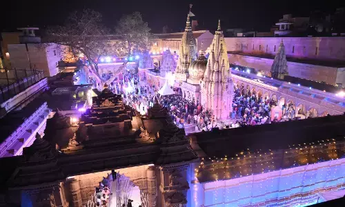 बम बम बोल रहा है काशी! बाबा विश्वनाथ दे रहे हैं लाइव दर्शन, भक्तों पर हुई पुष्प वर्षा... बम बम बोल रहा है काशी! बाबा विश्वनाथ दे रहे हैं लाइव दर्शन, भक्तों पर हुई पुष्प वर्षा...