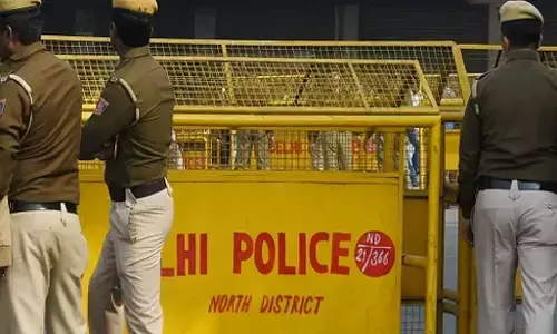 Delhi Crime News Hindi: फर्जी DRI अफसर ने कारोबारी को धमकाकर बनाया बंधक