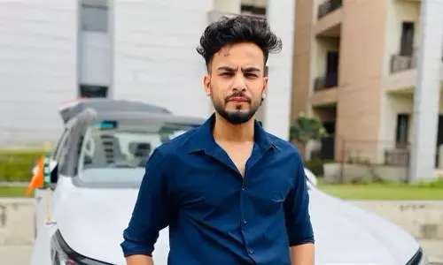 Youtuber Elvish Yadav: एल्विश यादव की नहीं कम हो रही मुश्किलें, अब इस मामले में दर्ज हुआ FIR Youtuber Elvish Yadav: एल्विश यादव की नहीं कम हो रही मुश्किलें, अब इस मामले में दर्ज हुआ FIR