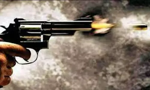 Patna Firing: सब्जी मंडी में अपराधियों ने की अंधाधुंध फायरिंग, तीन लोगों को लगी गोली, एक की हालत गंभीर Patna Firing: सब्जी मंडी में अपराधियों ने की अंधाधुंध फायरिंग, तीन लोगों को लगी गोली, एक की हालत गंभीर