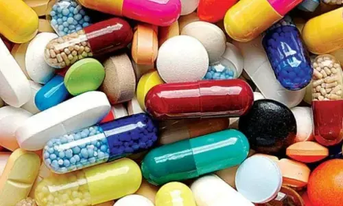 Essential Medicines Price Rise: पेनकिलर, एंटीबायोटिक समेत 1 अप्रैल से महंगी होंगी 800 से ज्यादा दवाएं, देखें लिस्ट
