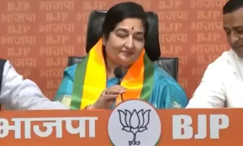 Anuradha Paudwal Joins BJP: मशहूर सिंगर अनुराधा पौडवाल की सियासी पारी शुरू, चुनाव से ठीक पहले बीजेपी में हुईं शामिल Anuradha Paudwal Joins BJP: मशहूर सिंगर अनुराधा पौडवाल की सियासी पारी शुरू, चुनाव से ठीक पहले बीजेपी में हुईं शामिल