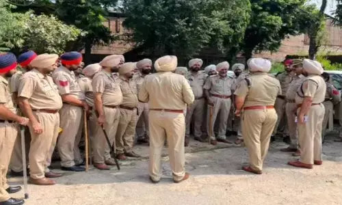 Punjab Crime: पंजाब पुलिस की स्पेशल टीम और अपराधियों के बीच एनकाउंटर, एक पुलिसकर्मी शहीद Punjab Crime: पंजाब पुलिस की स्पेशल टीम और अपराधियों के बीच एनकाउंटर, एक पुलिसकर्मी शहीद