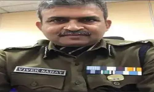 West Bengal: कौन हैं नए डीजीपी विवेक सहाय? जिन्हें चुनाव आयोग के एक्शन के बाद राजीव कुमार की जगह मिली West Bengal: कौन हैं नए डीजीपी विवेक सहाय? जिन्हें चुनाव आयोग के एक्शन के बाद राजीव कुमार की जगह मिली