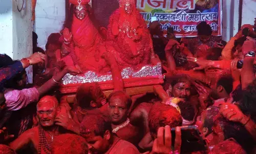 रंगभरी एकादशी पर्व! गौरा सदनिका से निकलकर काशीवासियों के संग महादेव खेलेंगे होली.... रंगभरी एकादशी पर्व! गौरा सदनिका से निकलकर काशीवासियों के संग महादेव खेलेंगे होली....