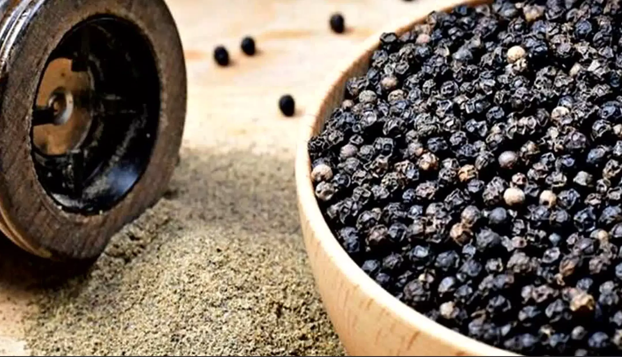 Benefits of Kali Mirch - काली मिर्च के 7 चमत्कारी फायदे, कई बीमारियों को करता है कंट्रोल Benefits of Kali Mirch - काली मिर्च के 7 चमत्कारी फायदे, कई बीमारियों को करता है कंट्रोल