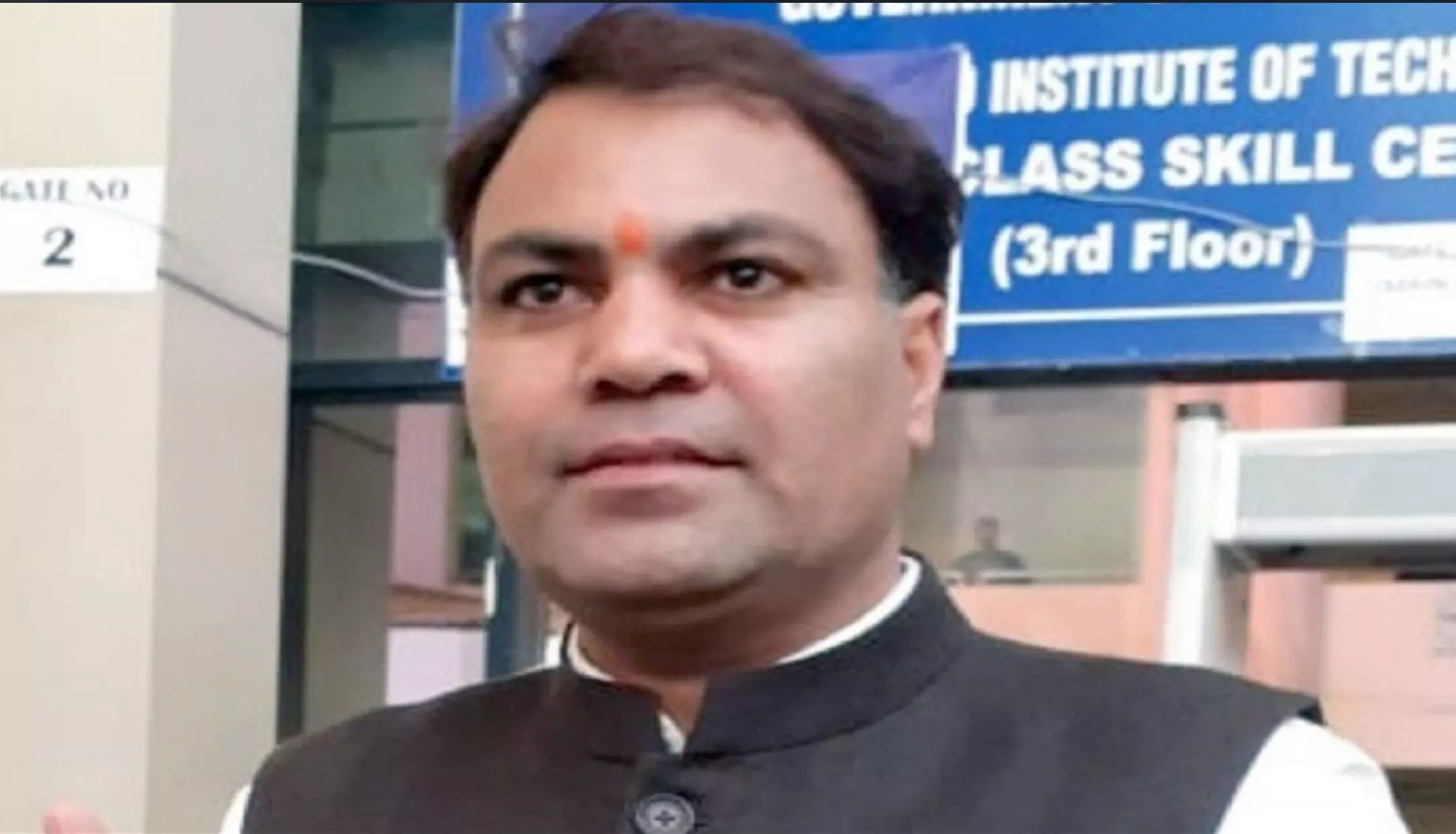 Gulab Singh: आम आदमी पार्टी के एक और विधायक पर कसा ED का शिकंजा, घर पर चल रही छापेमारी, घर में आने-जाने पर प्रतिबंध Gulab Singh: आम आदमी पार्टी के एक और विधायक पर कसा ED का शिकंजा, घर पर चल रही छापेमारी, घर में आने-जाने पर प्रतिबंध