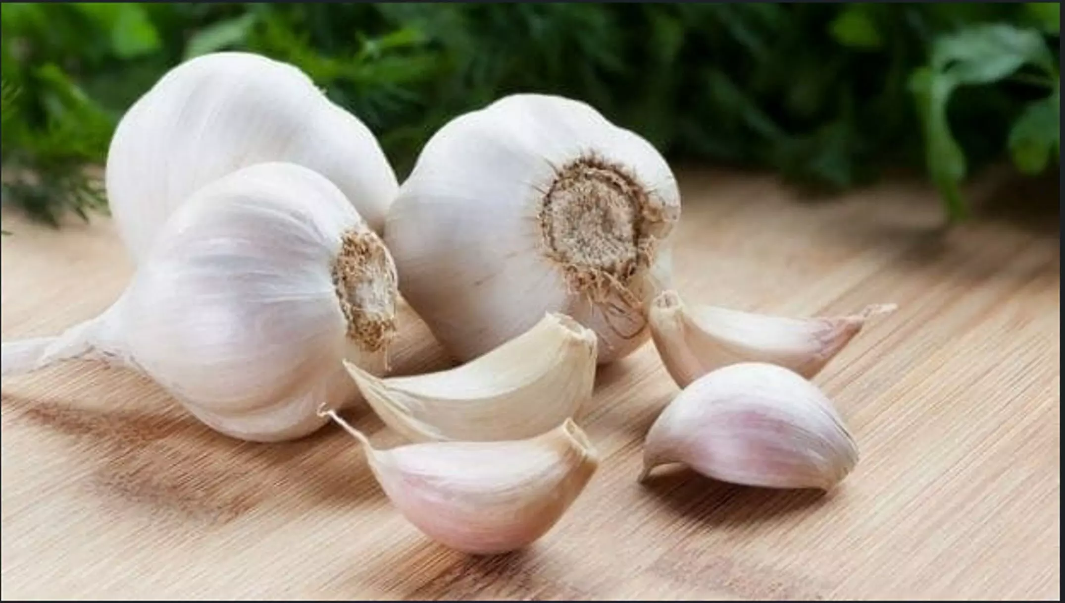 Benefits And Side Effects Of Garlic: लहसुन खाने के हैरान करने वाले फायदे और नुकसान