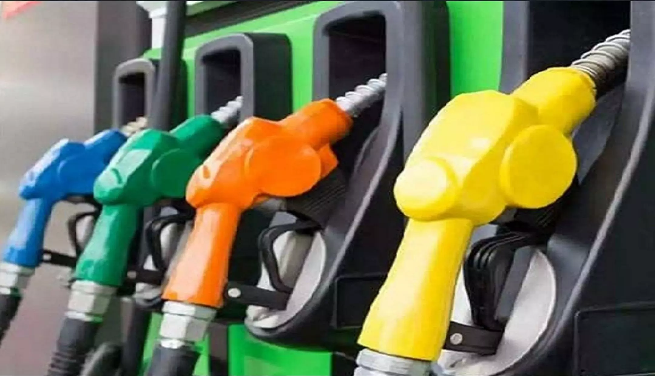 Petrol Diesel Price Today: पेट्रोल-डीजल के रेट जारी, जानें आज लखनऊ समेत प्रमुख शहरों में तेल के दाम