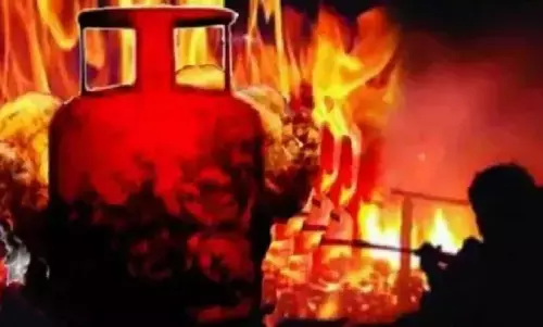Deoria Cylinder Blast: देवरिया में फटा सिलेंडर, एक ही परिवार के चार लोगों की दर्दनाक मौत