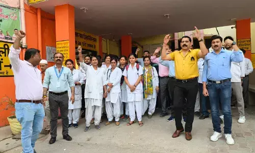 प्रदेश भर में शिक्षक व कर्मचारियों ने काली पट्टी बांध कर किया काम/ NPS व्यवस्था युवाओ के साथ धोखा - विजय कुमार बन्धु प्रदेश भर में शिक्षक व कर्मचारियों ने काली पट्टी बांध कर किया काम/ NPS व्यवस्था युवाओ के साथ धोखा - विजय कुमार बन्धु