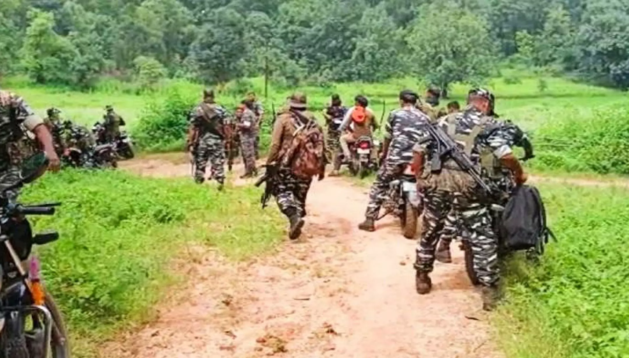 Naxalite Encounter: बालाघाट में पुलिस मुठभेड़ में 43 लाख के दो इनामी नक्सली ढ़ेर, सर्च अभियान जारी