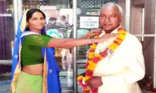 Madhya Pradesh: 80 की उम्र में 34 साल छोटी महिला पर दिल हार बैठा बुजुर्ग, फिर यूं रचाई शादी