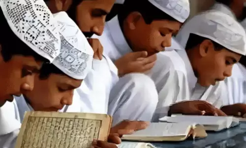 UP Madarsa: UP के मदरसा संचालकों को बड़ी राहत, सुप्रीम कोर्ट ने एक्‍ट रद करने के फैसले पर लगाया स्‍टे
