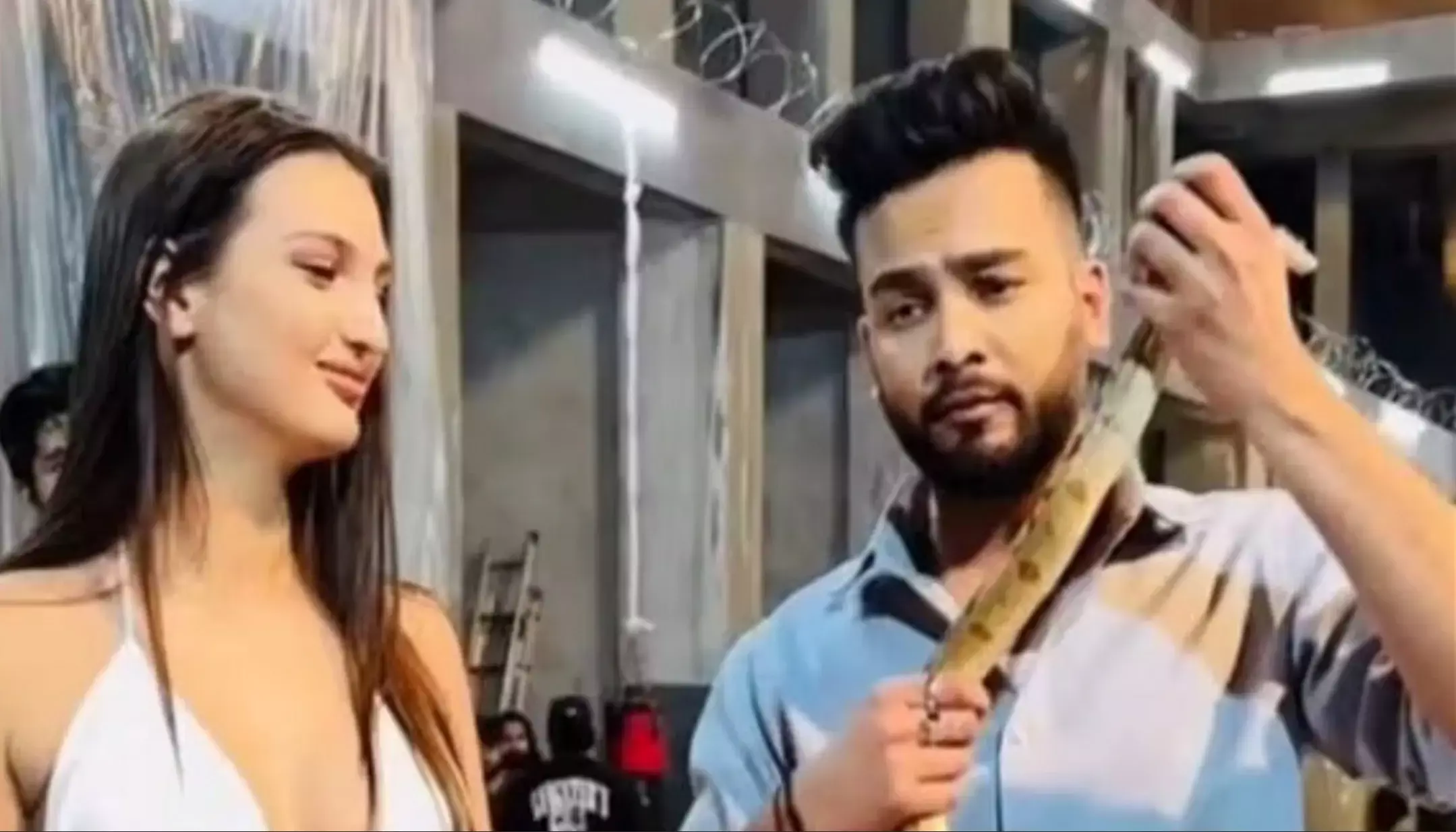 Elvish Yadav News: एल्विश यादव के खिलाफ पुलिस ने दायर की 1200 पन्नों की चार्जशीट, जानें यूट्यूबर पर लगे क्या-क्या आरोप