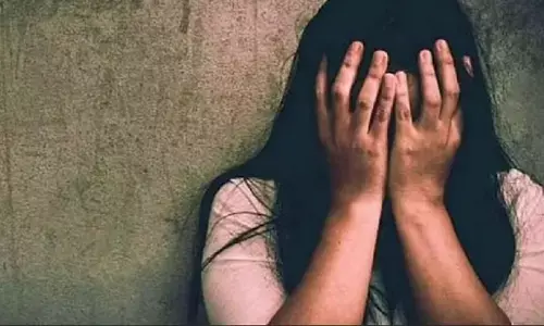 UP Crime News Today: चलती कार में नाबालिग मॉडल के साथ सामूहिक दुष्कर्म, बेहोशी हालत में की दरिंदगी UP Crime News Today: चलती कार में नाबालिग मॉडल के साथ सामूहिक दुष्कर्म, बेहोशी हालत में की दरिंदगी