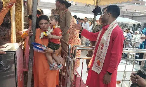 पुलिसकर्मियों ने श्रद्धालुओं का स्वागत हर-हर महादेव से किया, श्रद्धालुओं का मन हुआ प्रफुल्लित पुलिसकर्मियों ने श्रद्धालुओं का स्वागत हर-हर महादेव से किया, श्रद्धालुओं का मन हुआ प्रफुल्लित