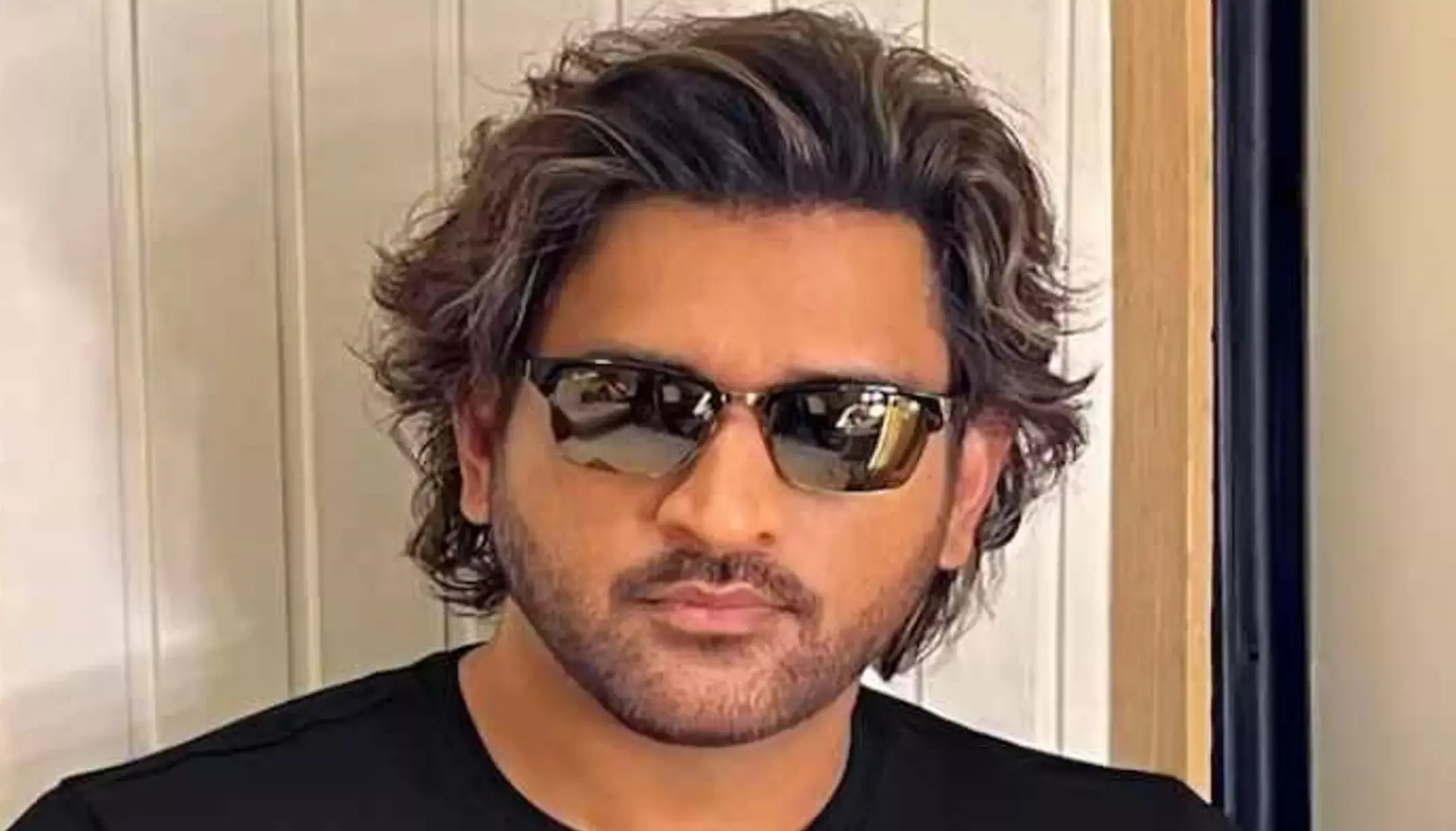 Dhoni News Hindi: क्रिकेट की दुनिया के अलावा बिजनेस में भी धोनी का जलवा, इन बिजनेस से करते हैं करोड़ों रुपये की कमाई