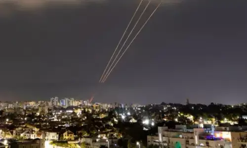 Iran Israel War: ईरान ने किया इजरायल पर हमला, दागी 200 से ज्यादा मिसाइलें और ड्रोन