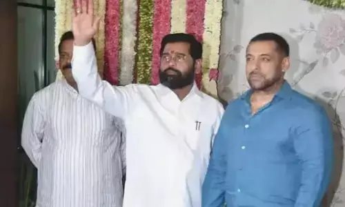 Salman Khan: CM शिंदे ने की सलमान खान से बात, फायरिंग को लेकर मुख्यमंत्री ने उठाया बड़ा कदम Salman Khan: CM शिंदे ने की सलमान खान से बात, फायरिंग को लेकर मुख्यमंत्री ने उठाया बड़ा कदम