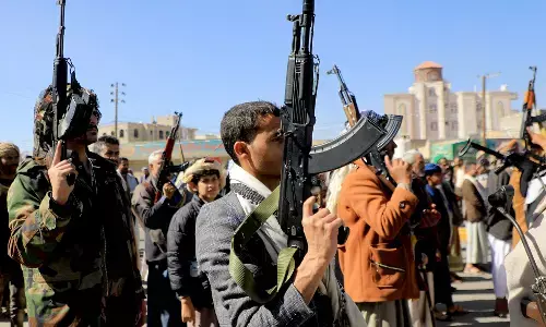 Israel-Iran War: तीसरे विश्व युद्ध की बज गई घंटी, ईरान के साथ-साथ यमन, सीरिया और इराक ने भी किया इजराइल पर हमला