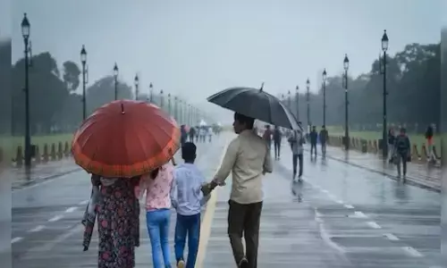 Weather Update: दिल्ली-NCR में बूंदाबांदी से बदला मौसम, आज इन राज्यों में बारिश का अलर्ट