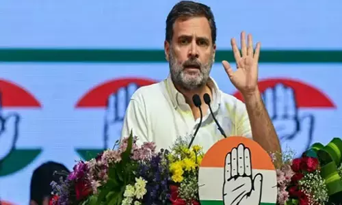 Rahul Gandhi: राहुल गांधी का हेलीकॉप्टर रोककर चुनाव आयोग ने की तलाशी, जानें क्या है पूरा मामला Rahul Gandhi: राहुल गांधी का हेलीकॉप्टर रोककर चुनाव आयोग ने की तलाशी, जानें क्या है पूरा मामला