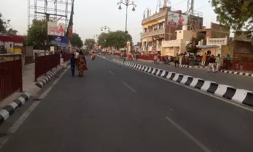 Ayodhya: रामनवमी पर सूनी रहीं अयोध्या की गलियां, गाड़ियों के डायवर्जन के चलते नहीं आ सके श्रद्धालु Ayodhya: रामनवमी पर सूनी रहीं अयोध्या की गलियां, गाड़ियों के डायवर्जन के चलते नहीं आ सके श्रद्धालु