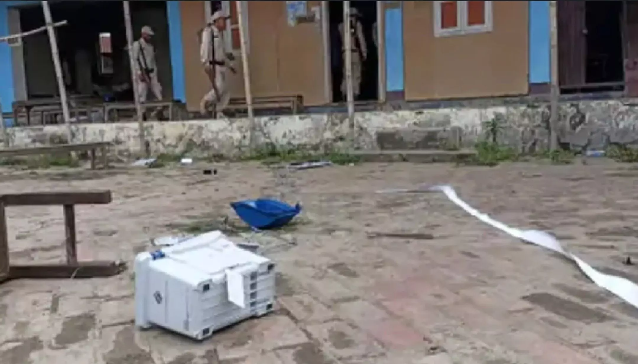 Manipur Lok Sabha Election Phase 1 Voting: मणिपुर में पोलिंग बूथ पर तोड़ी EVM, फायरिंग में 3 लोग घायल