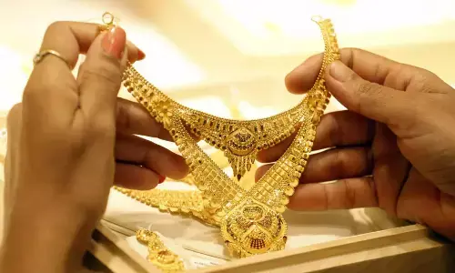 Gold Price Today: सप्ताह के पहले दिन सर्राफा बाजार में भारी गिरावट, सस्ता हुआ सोना-चांदी