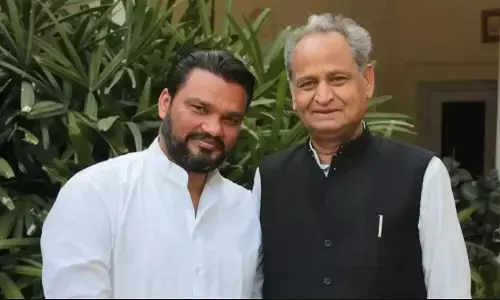 Rajasthan Politics: फोन टैपिंग पर लोकेश शर्मा के खुलासे से राजस्थान में सियासी उबाल, कहा- खुद CM गहलोत ने दिए थे ऑडियो टेप Rajasthan Politics: फोन टैपिंग पर लोकेश शर्मा के खुलासे से राजस्थान में सियासी उबाल, कहा- खुद CM गहलोत ने दिए थे ऑडियो टेप