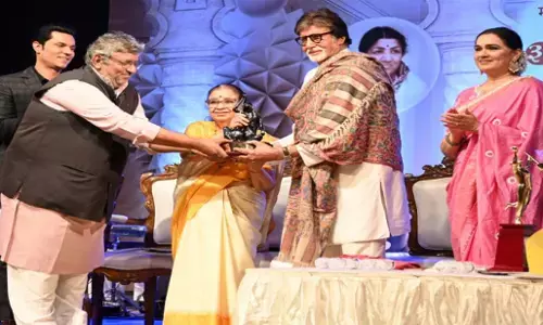 Amitabh Bachchan: ‘लता दीनानाथ मंगेशकर पुरस्कार’ से सम्मानित हुए अमिताभ बच्चन, कहा- ‘इसे पाने के बारे में सोचा नहीं था’ Amitabh Bachchan: ‘लता दीनानाथ मंगेशकर पुरस्कार’ से सम्मानित हुए अमिताभ बच्चन, कहा- ‘इसे पाने के बारे में सोचा नहीं था’