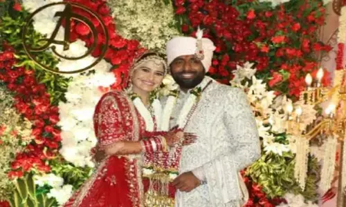Arti Singh Wedding: एक दूजे के हुए आरती और दीपक, शादी की पहली झलक आई सामने Arti Singh Wedding: एक दूजे के हुए आरती और दीपक, शादी की पहली झलक आई सामने