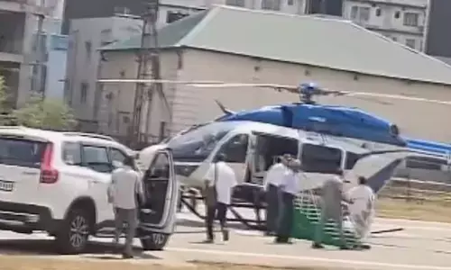 Mamata Banerjee Injured: फिर घायल हुईं ममता बनर्जी, हेलिकॉप्टर में चढ़ते समय लगी चोट