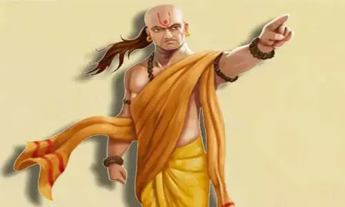 Chanakya Niti: तरक्की की राह में सबसे बड़ी बाधा बन सकती हैं आपकी ये 5 आदतें, चाणक्य नीति में भी है इनका जिक्र