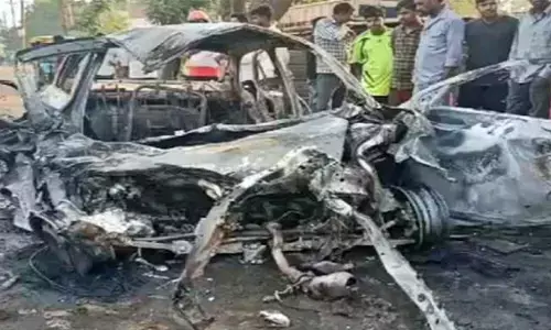 Prayagraj Accident : प्रयागराज में हुआ बड़ा सड़क हादसा, दो की मौत, 3 लोगों की हालत नाजुक Prayagraj Accident : प्रयागराज में हुआ बड़ा सड़क हादसा, दो की मौत, 3 लोगों की हालत नाजुक