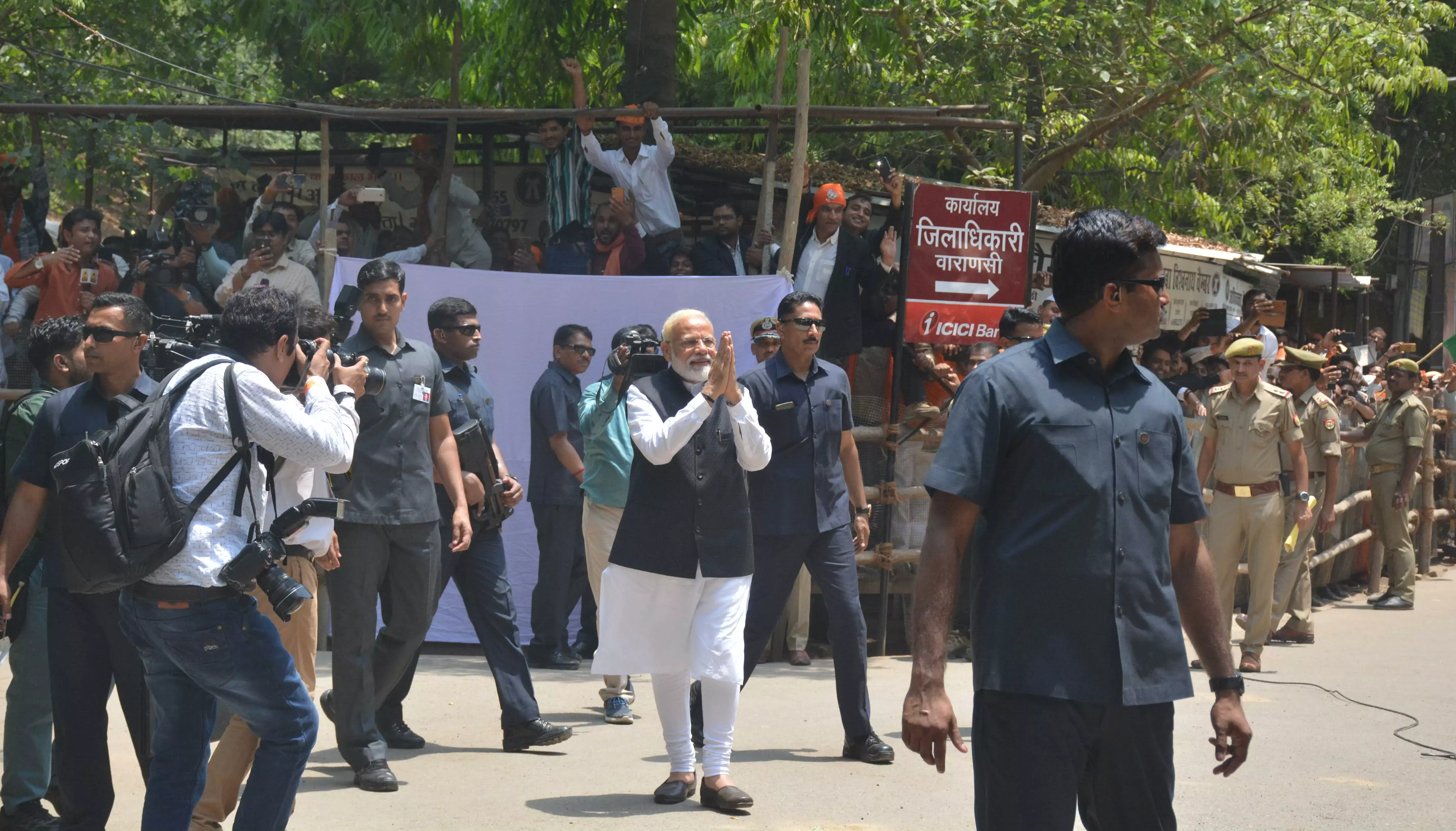 5 किलोमीटर रोड शो के जरिए वाराणसी को साधेंगे पीएम मोदी! तैयारी में जुटी पार्टी... 5 किलोमीटर रोड शो के जरिए वाराणसी को साधेंगे पीएम मोदी! तैयारी में जुटी पार्टी...