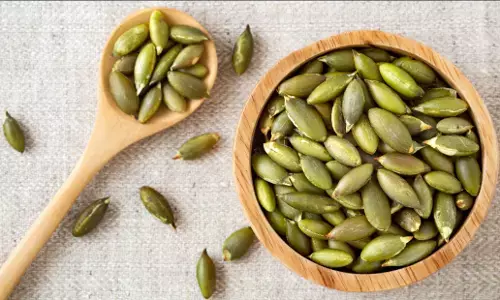 Pumpkin Seeds Benefits: सेहत को एक नहीं बल्कि कई फायदे देते हैं कद्दू का बीज, जानें इसके अनोखे फायदे