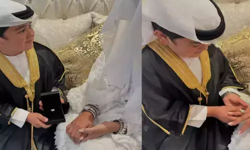 Abdu Rozik Engagement: अब्दू रोजिक की हुई सगाई, फैंस को दिखाई होने वाली दुल्हन की फोटो, जानें कौन है वो लकी गर्ल Abdu Rozik Engagement: अब्दू रोजिक की हुई सगाई, फैंस को दिखाई होने वाली दुल्हन की फोटो, जानें कौन है वो लकी गर्ल