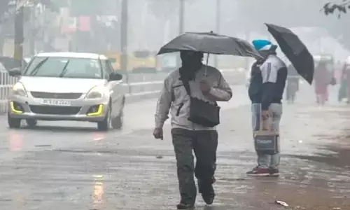 Weather Update: दिल्ली-एनसीआर में बदल सकता है मौसम का मिजाज, तेज हवाओं और गरज के साथ हो सकती है बारिश Weather Update: दिल्ली-एनसीआर में बदल सकता है मौसम का मिजाज, तेज हवाओं और गरज के साथ हो सकती है बारिश