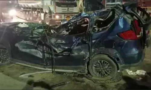 Hapur Road Accident: दिल्ली-लखनऊ राजमार्ग पर दो वाहनों की जबरदस्त टक्कर, हादसे में 6 लोगों की मौत Hapur Road Accident: दिल्ली-लखनऊ राजमार्ग पर दो वाहनों की जबरदस्त टक्कर, हादसे में 6 लोगों की मौत