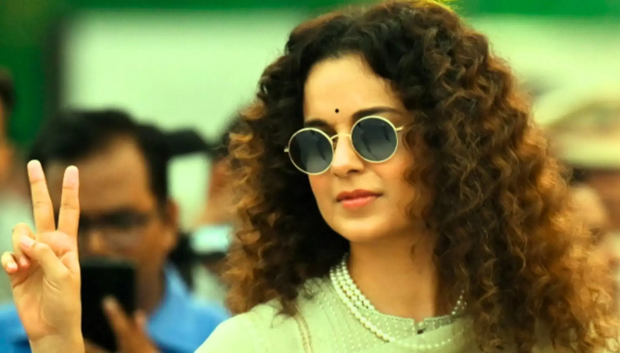 Kangana Ranaut Net Worth: 6 Kg सोना, 60 Kg चांदी, 50 LIC की पॉलिसी, करोड़ों की मालकिन हैं कंगना रनौत Kangana Ranaut Net Worth: 6 Kg सोना, 60 Kg चांदी, 50 LIC की पॉलिसी, करोड़ों की मालकिन हैं कंगना रनौत