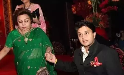 Madhavi Raje Scindia Died: केंद्रीय मंत्री ज्योतिरादित्य सिंधिया के ऊपर टूटा दुखों का पहाड़, उनकी मां माधवी राजे सिंधिया का हुआ निधन Madhavi Raje Scindia Died: केंद्रीय मंत्री ज्योतिरादित्य सिंधिया के ऊपर टूटा दुखों का पहाड़, उनकी मां माधवी राजे सिंधिया का हुआ निधन